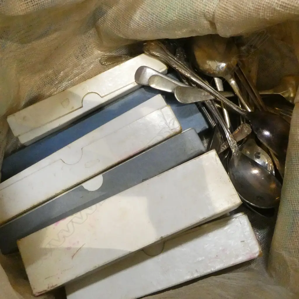 BAG OF ASSORTED SILVER PLATE CUTLERY Image 1++