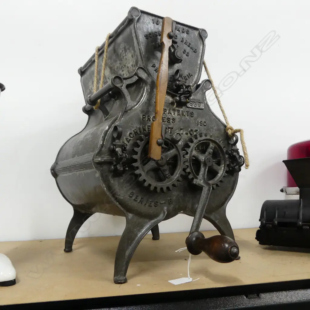 (2355) CAST IRON, TIN & WOOD ANTIQUE 1902 SCIENTIFIC BREAD MACHINE 330x480x470mm Image 1++