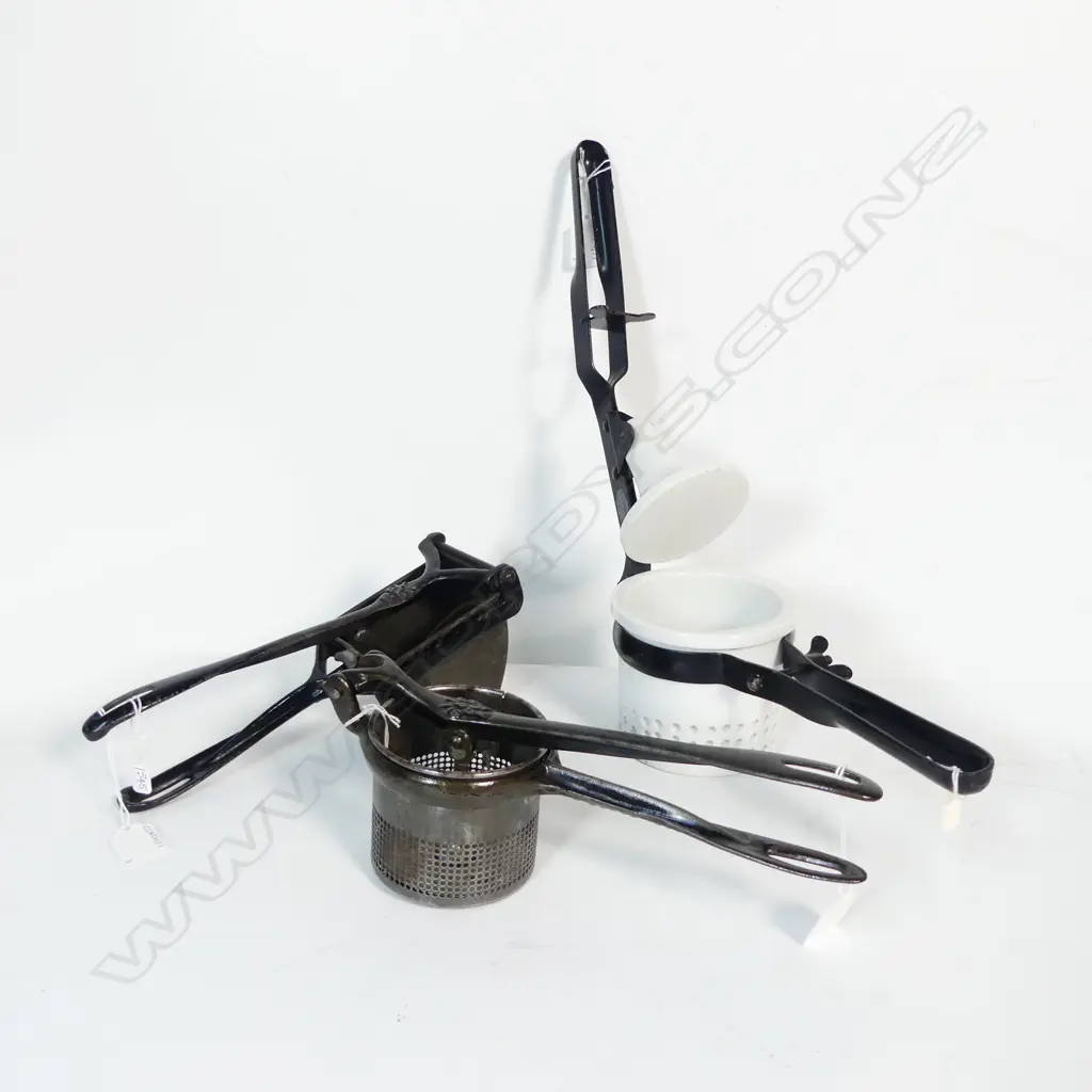 1545/3710/2206 3 VINTAGE RICE POTATO STRAINERS L300MM Image 1++