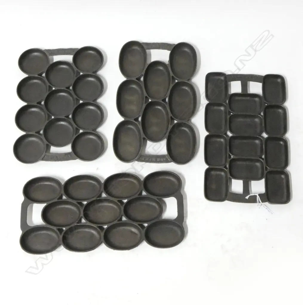 59/1529/1482/1350  4 VINTAGE CAST IRON GEM TRAYS L320MM Image 1++