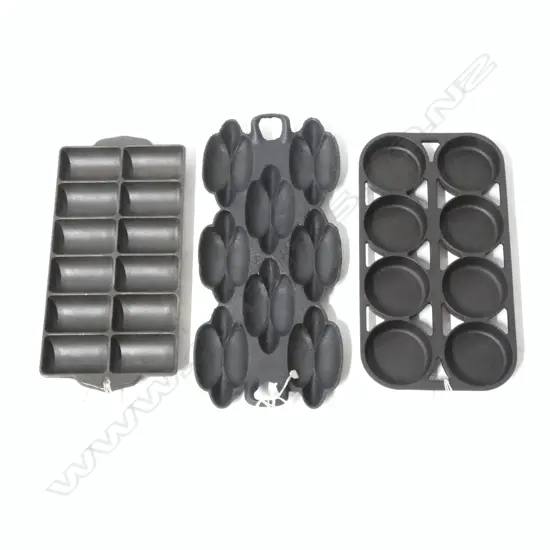 3186/2020/1408  3 VINTAGE CAST IRON GEM TRAYS L370MM