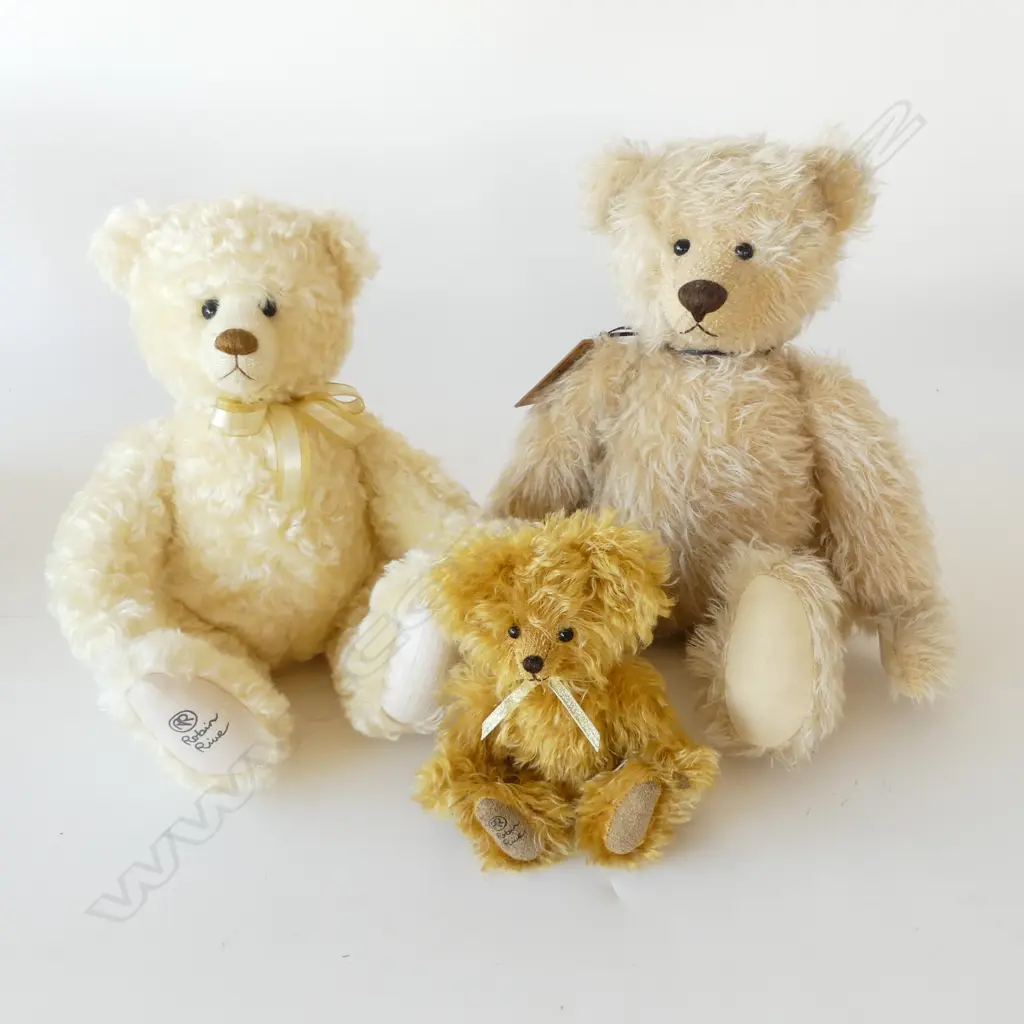 3 ROBIN RIVE TEDDY BEARS; SUSIE & SNOWFLAKE 73/200 & PEACE 67/200 H.380mm Image 1++