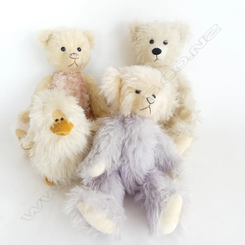 2 ROBIN RIVE TEDDY BEARS H.320mm + BIRD & HEATHERBELL BEAR Image 1++