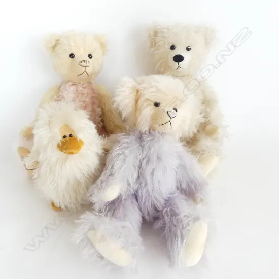 2 ROBIN RIVE TEDDY BEARS H.320mm + BIRD & HEATHERBELL BEAR