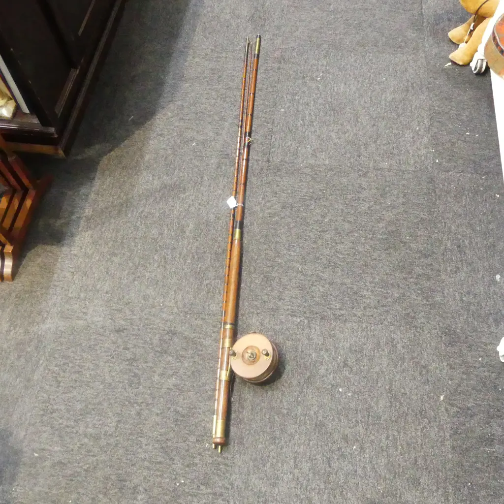 VICT 1885 PAT MAHOGANY & BRASS STAR REEL SUN BRAND L120MM ON MAHOGANY ROD L3900 Image 1++