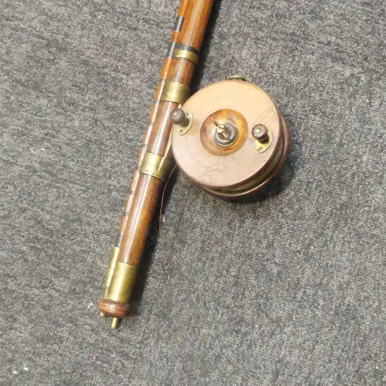 VICT 1885 PAT MAHOGANY & BRASS STAR REEL SUN BRAND L120MM ON MAHOGANY ROD L3900