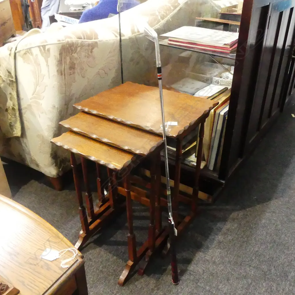 SET OF 3 OAK NESTING TABLES 360x460x590mm + golf club Image 1++