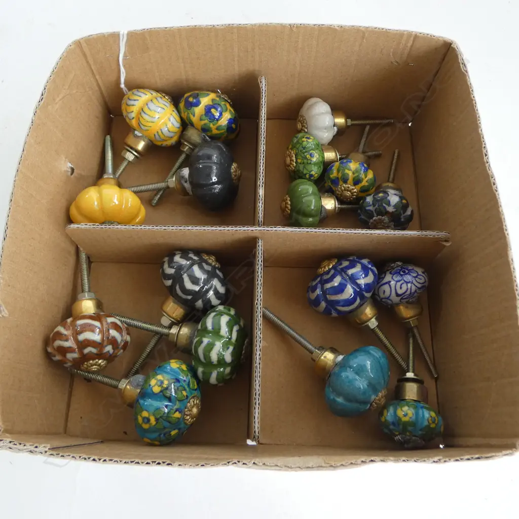 ASST. VINTAGE PORCELAIN & ENAMEL KNOBS Image 1++