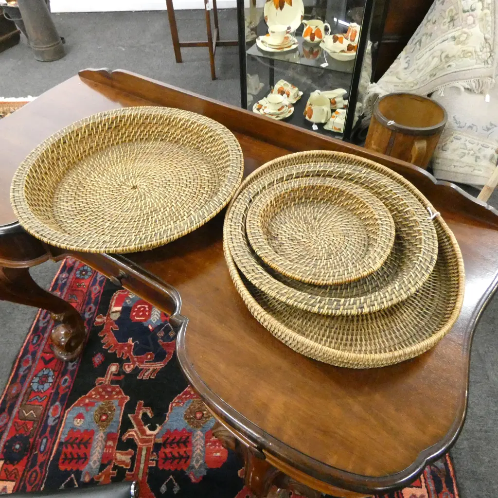 4 WOVEN TRAYS 450mm dia Image 1++