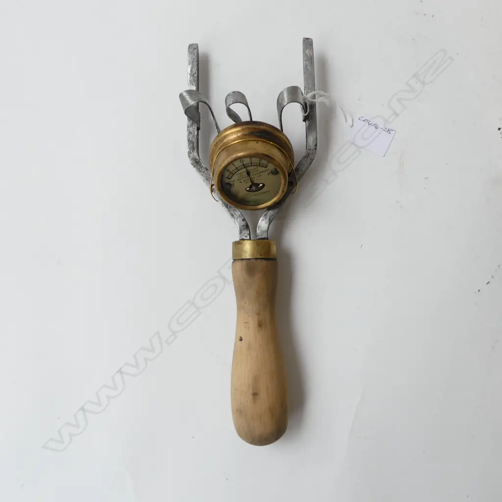  VINTAGE BATTERY TESTER Image 1++