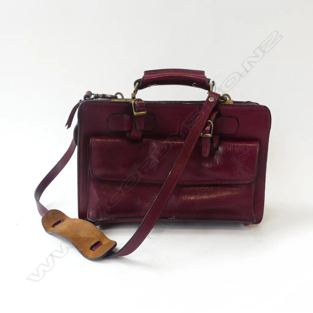 LOUIS CARDINI 9 AUSTRALIAN) RED BROWN LEATHER SHOULDER BAG with umbrella fitting. Image 1++