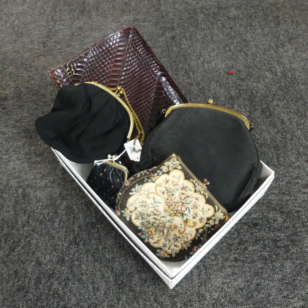 5 VINTAGE BAGS W.335mm Image 1++