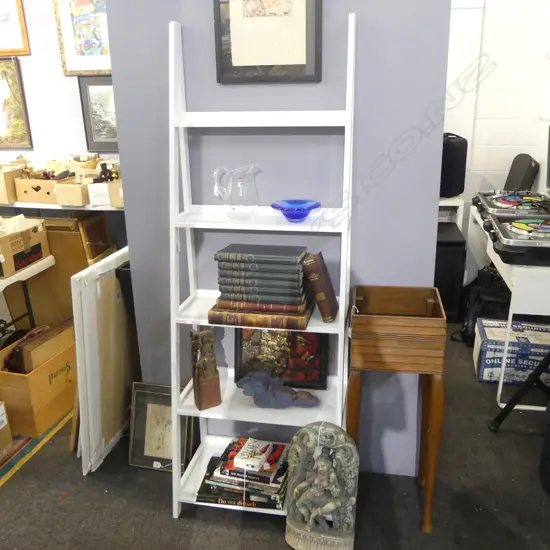 WHITE MODERN SLOPED SHELVING UNIT W.640 H.180mm