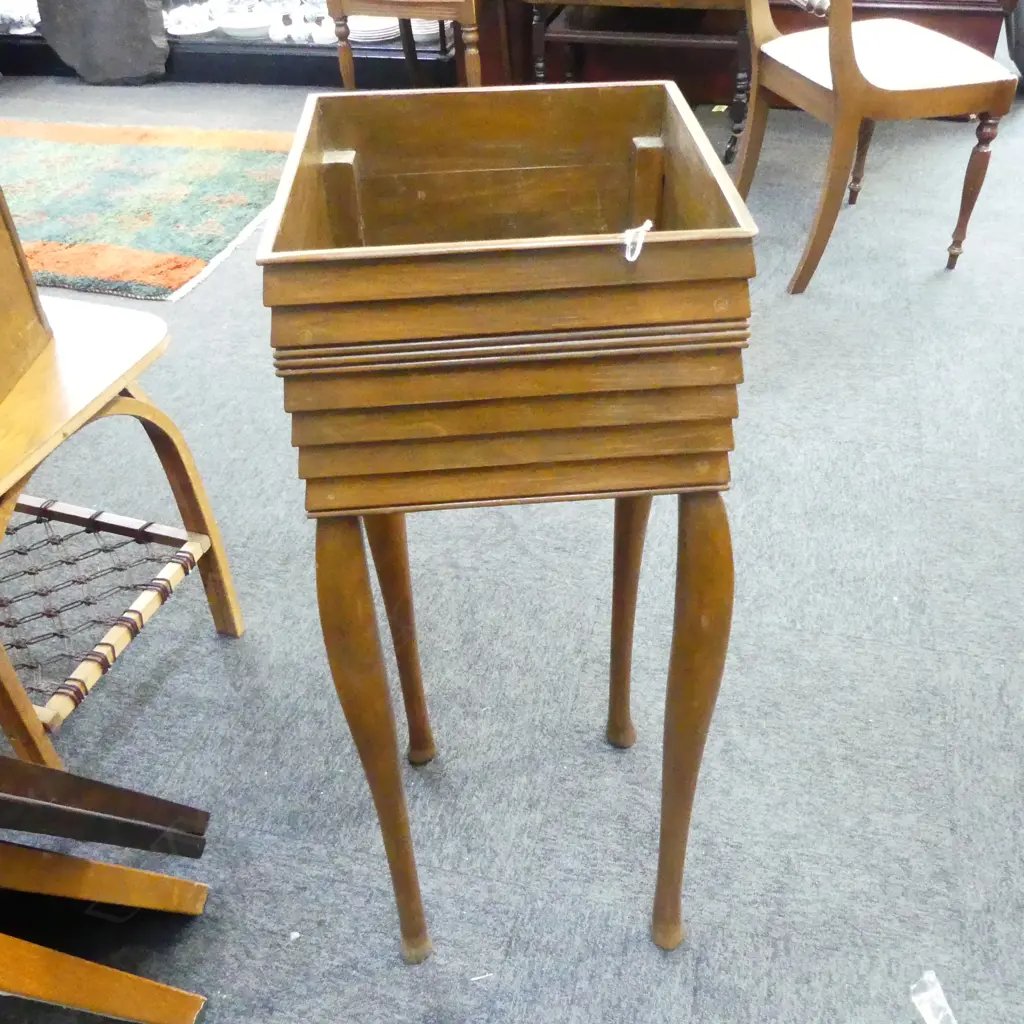 WOODEN PLANTER ON STAND H860MM Image 1++