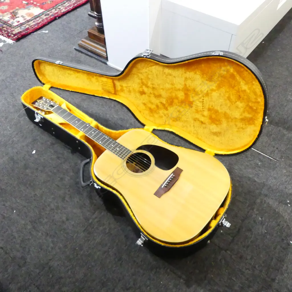 VINTAGE 'ARIA' ACCOUSTIC GUITAR IN HARD CASE Image 1++