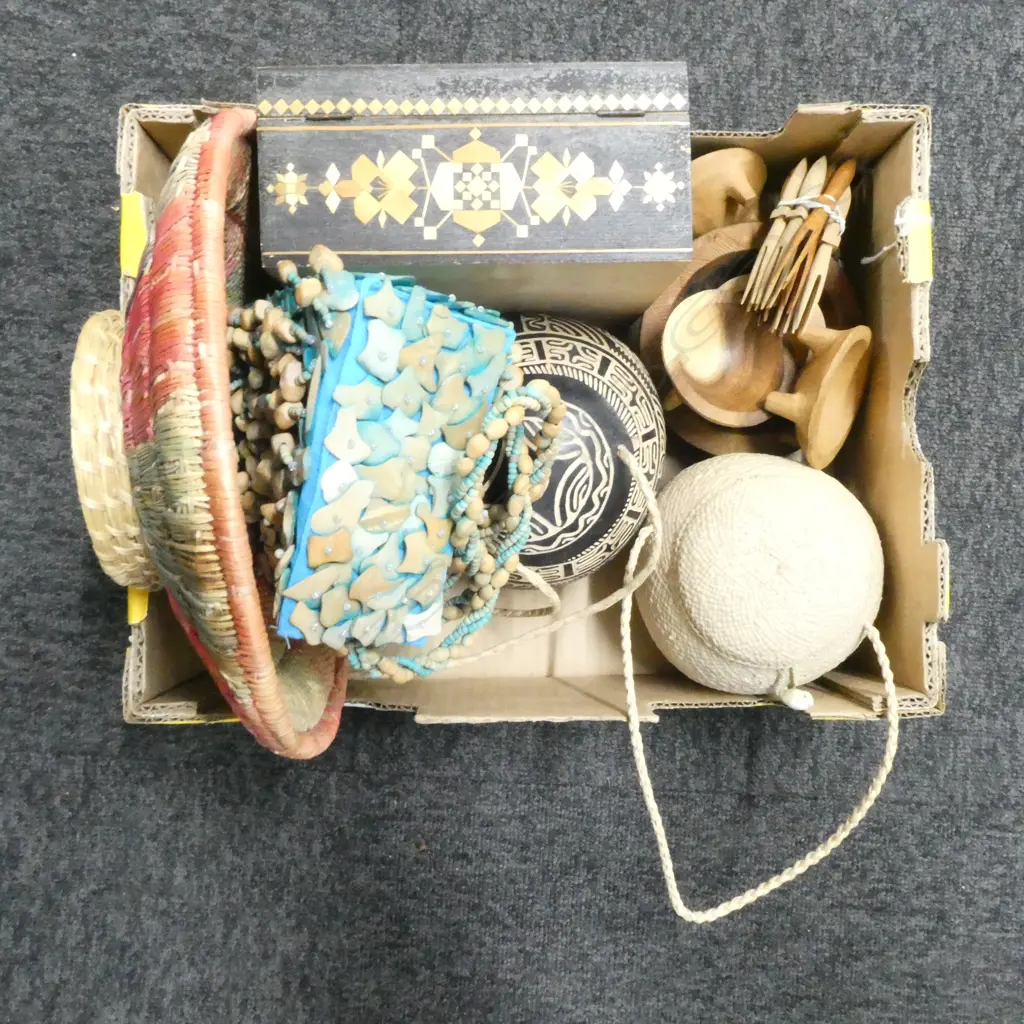 LG COLLECTION OF PACIFIC IS. SOUVENIR ITEMS & SHELL NECLACES Image 1++