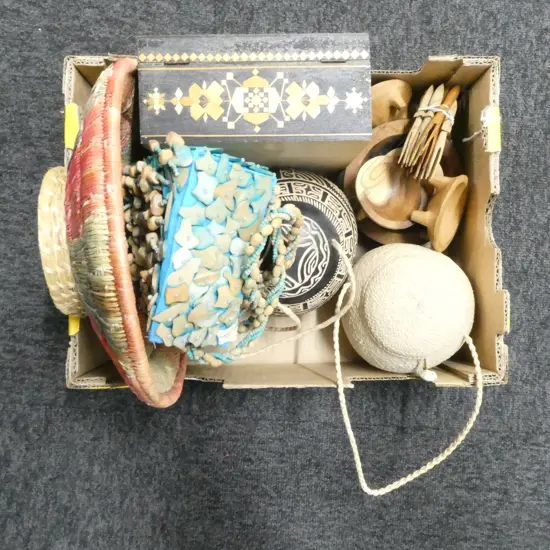 LG COLLECTION OF PACIFIC IS. SOUVENIR ITEMS & SHELL NECLACES