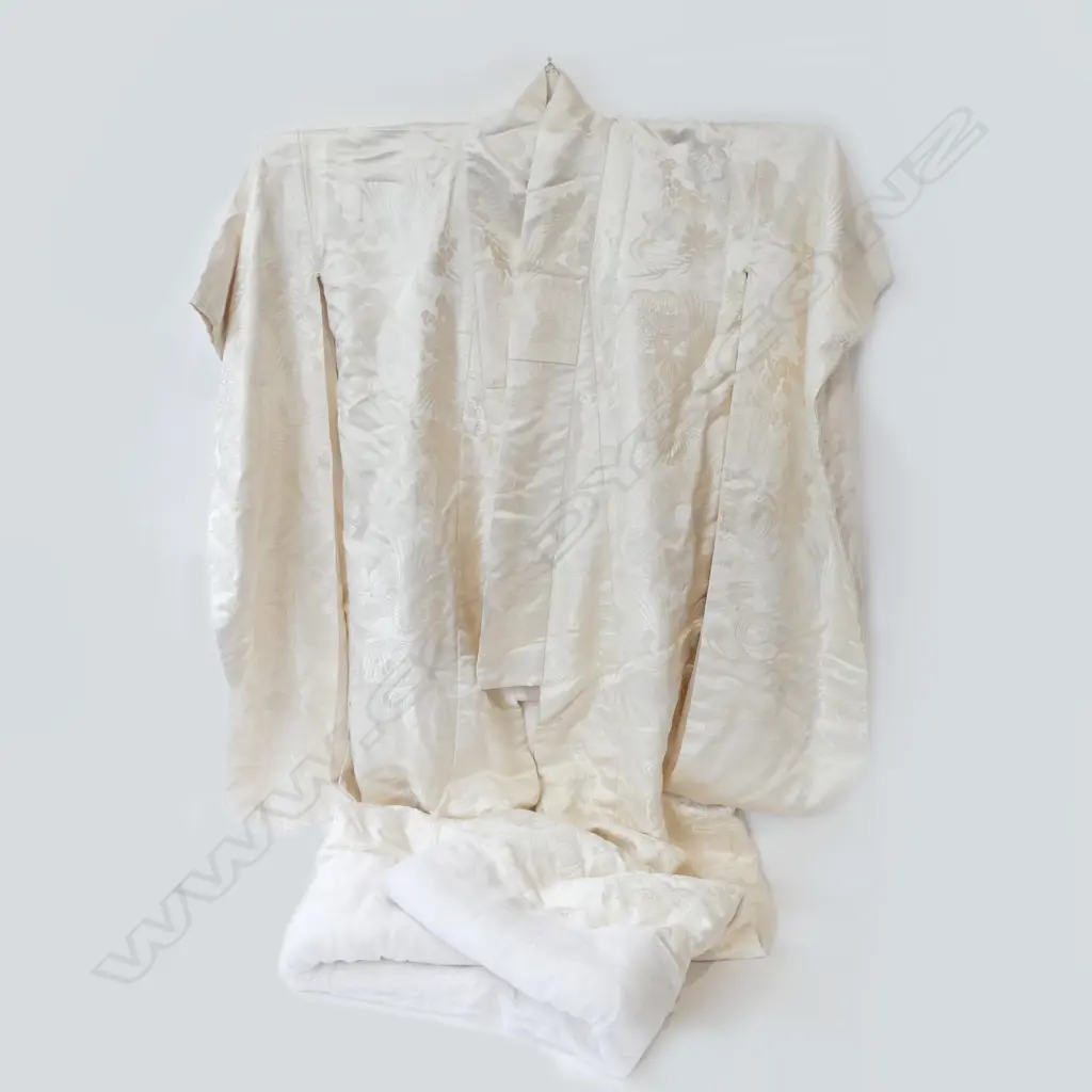 LARGE JAPANESE KIMONO Image 1++