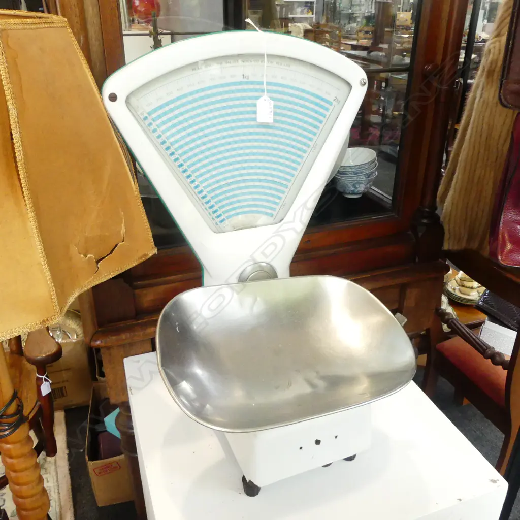 VINTAGE SHOP SCALES Image 1++