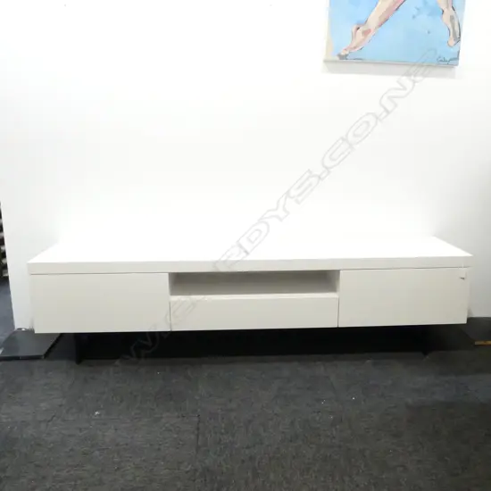 WHITE MODERN ENTERTAINMENT UNIT 1800x390x450mm