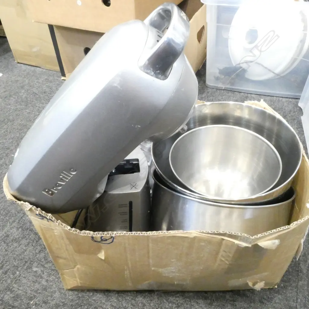 BREVILLE ELECTRIC MIXER Image 1++