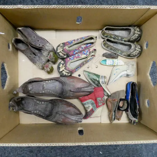 COLLECTION OF 4PRS ANTIQUE SHOES & 8 SINGLE SHOE EXAMPLES