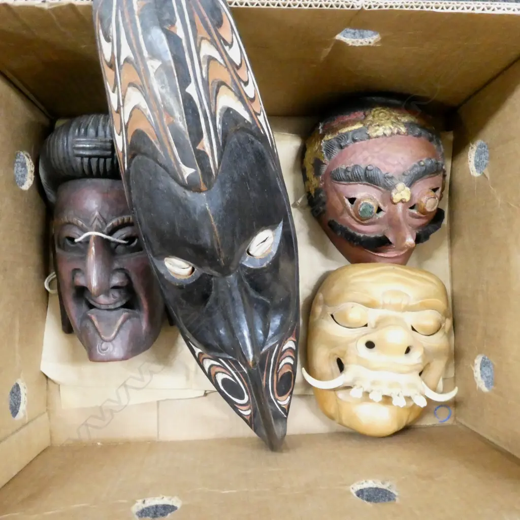 COLLECTION OF 4 CARVED WOOD MASKS Image 1++