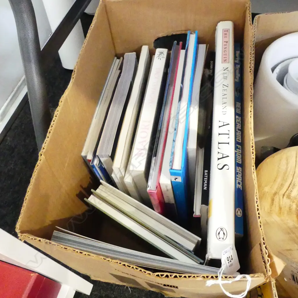 BOX OF REF BOOKS MAORI BY MICHEAL KING ETC Image 1++
