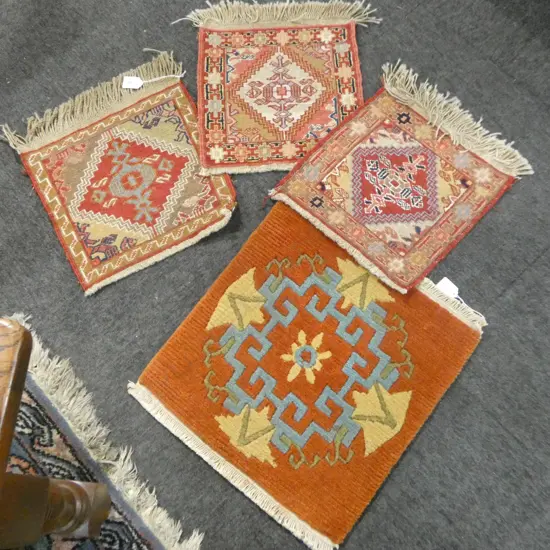 3&1 SMALL HAND KNOTTED CARPET SQUARES H300 W300MM