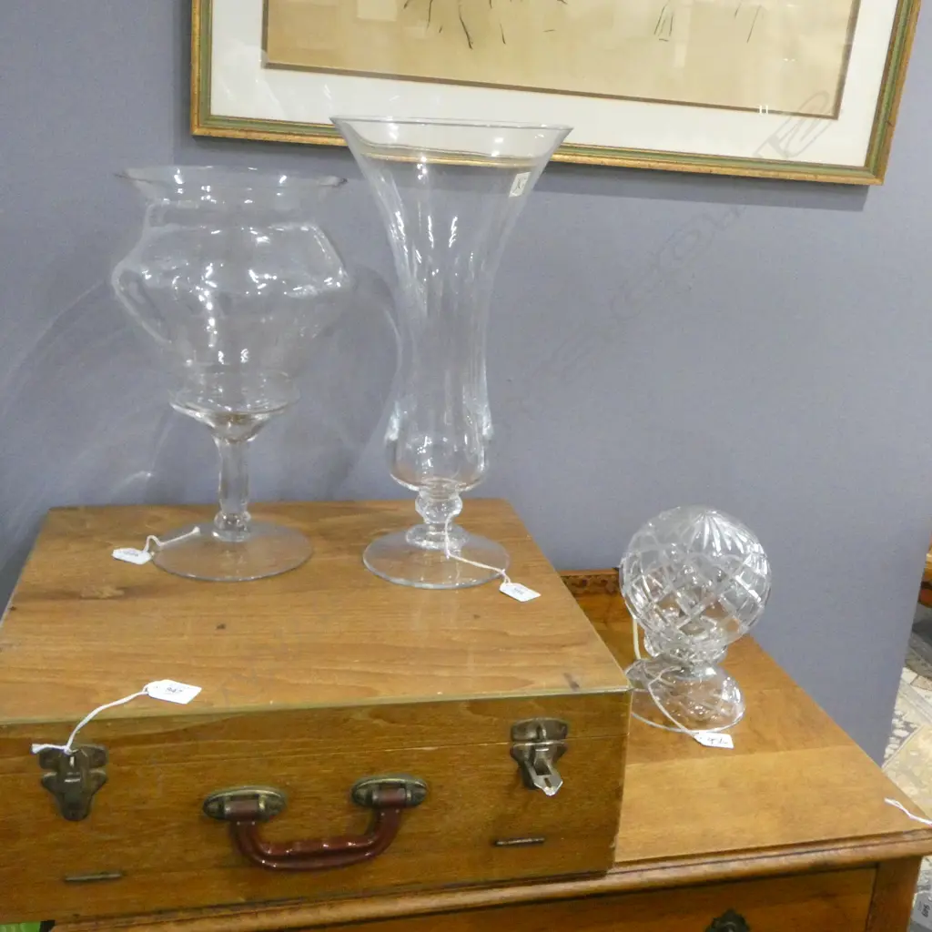 CRYSTAL LAMP, DURAND CRYSTAL VASE H.400mm & GLASS VASE (CHIP) Image 1++