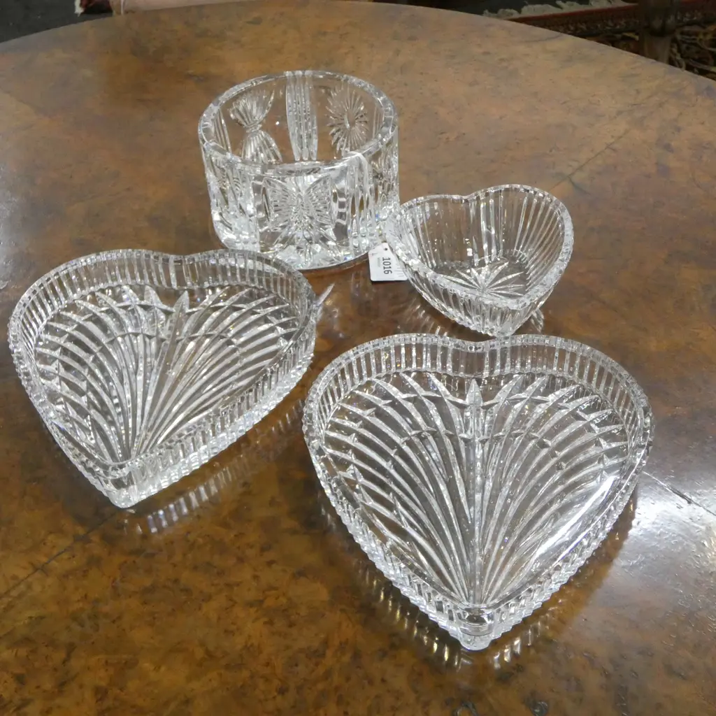 4 PCES WATERFORD CRYSTAL; 3 HEART SHAPED DISHES H.190mm + BOWL H.80mm, 135mm dia Image 1++