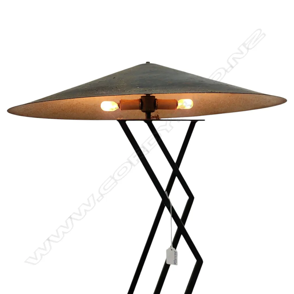 AN AMERICAN METAL NON LA STANDARD LAMP WORKING SOME RUST TO SHADE H 1440 MM Image 1++