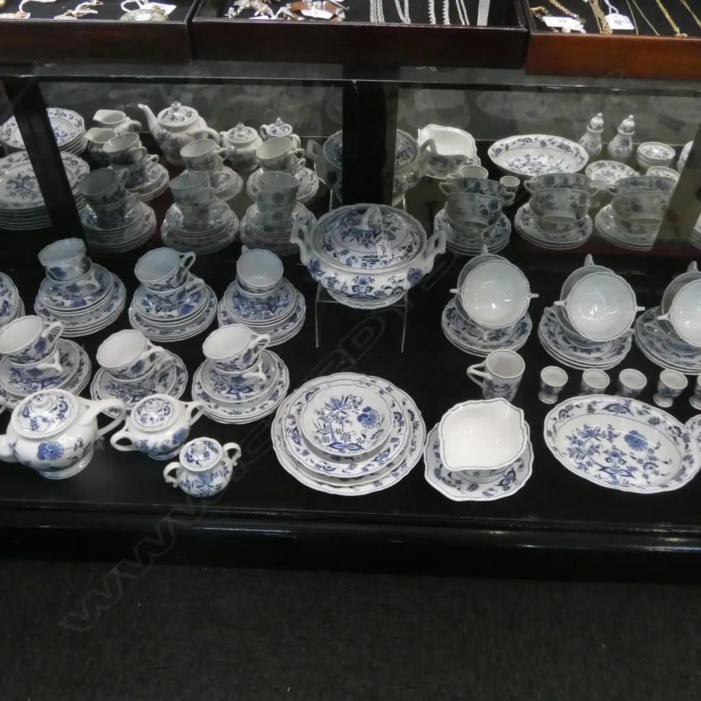 BLUE DANUBE DINNER SERVICE  (LARGE SET) Image 1++