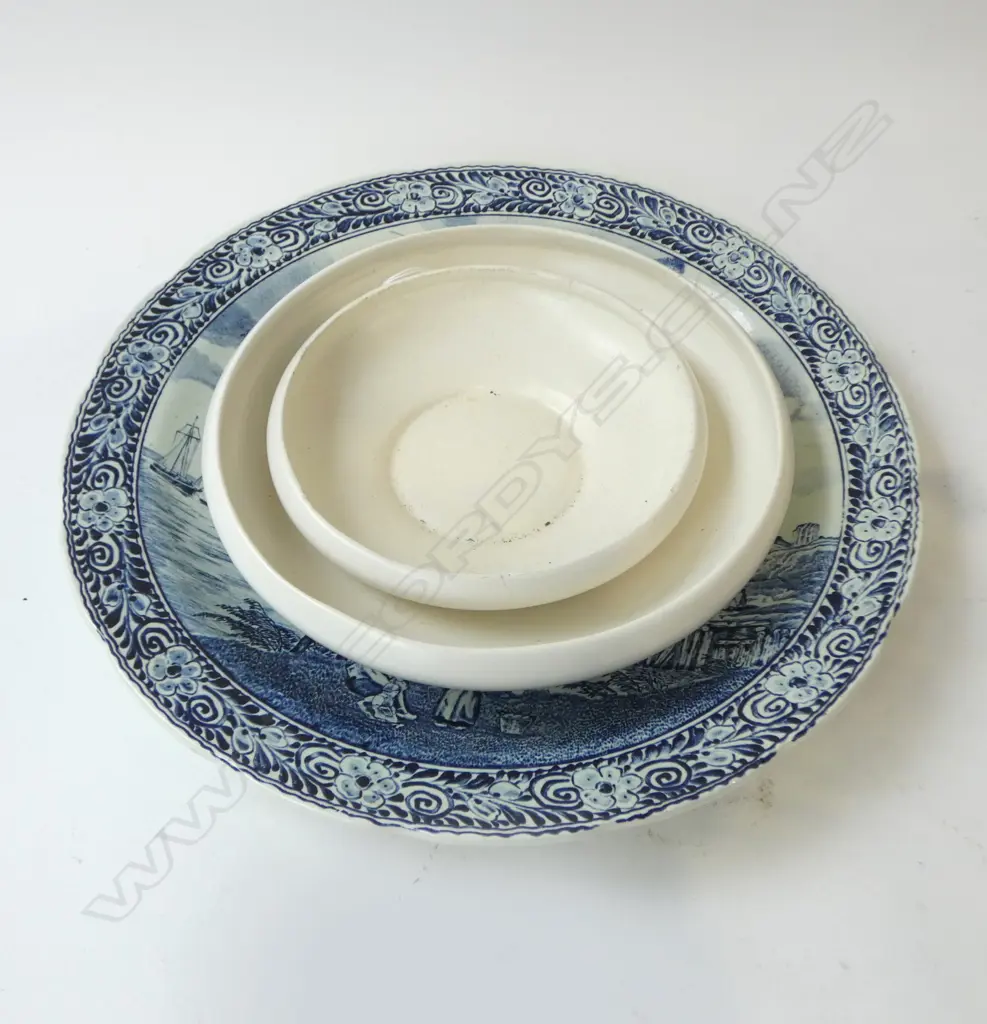 BOCH BELGIUM DELFT PLATTER 395mm + 2 WHITE BOWLS  Image 1++