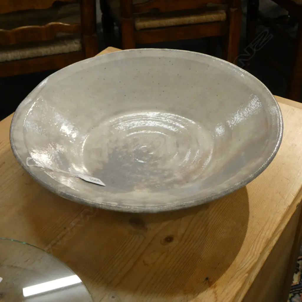 VINTAGE JAPANESE LARGE POTTERY BOWL PALE VARIABLE GLOSS GLAZE Dia. 365mm Image 1++