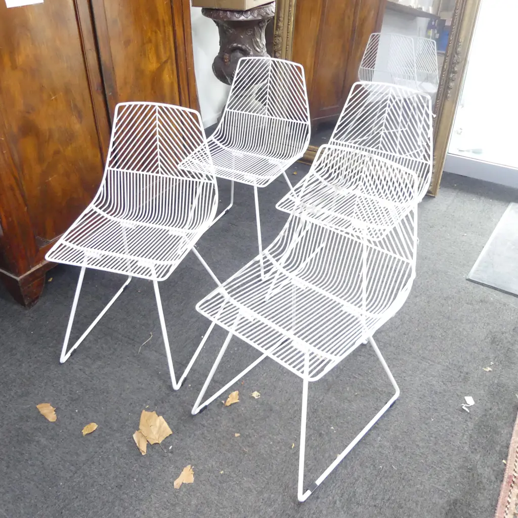 4 WHITE METAL CHAIRS Image 1++