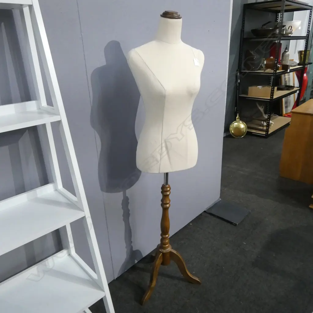 VINTAGE MANNEQUIN Image 1++