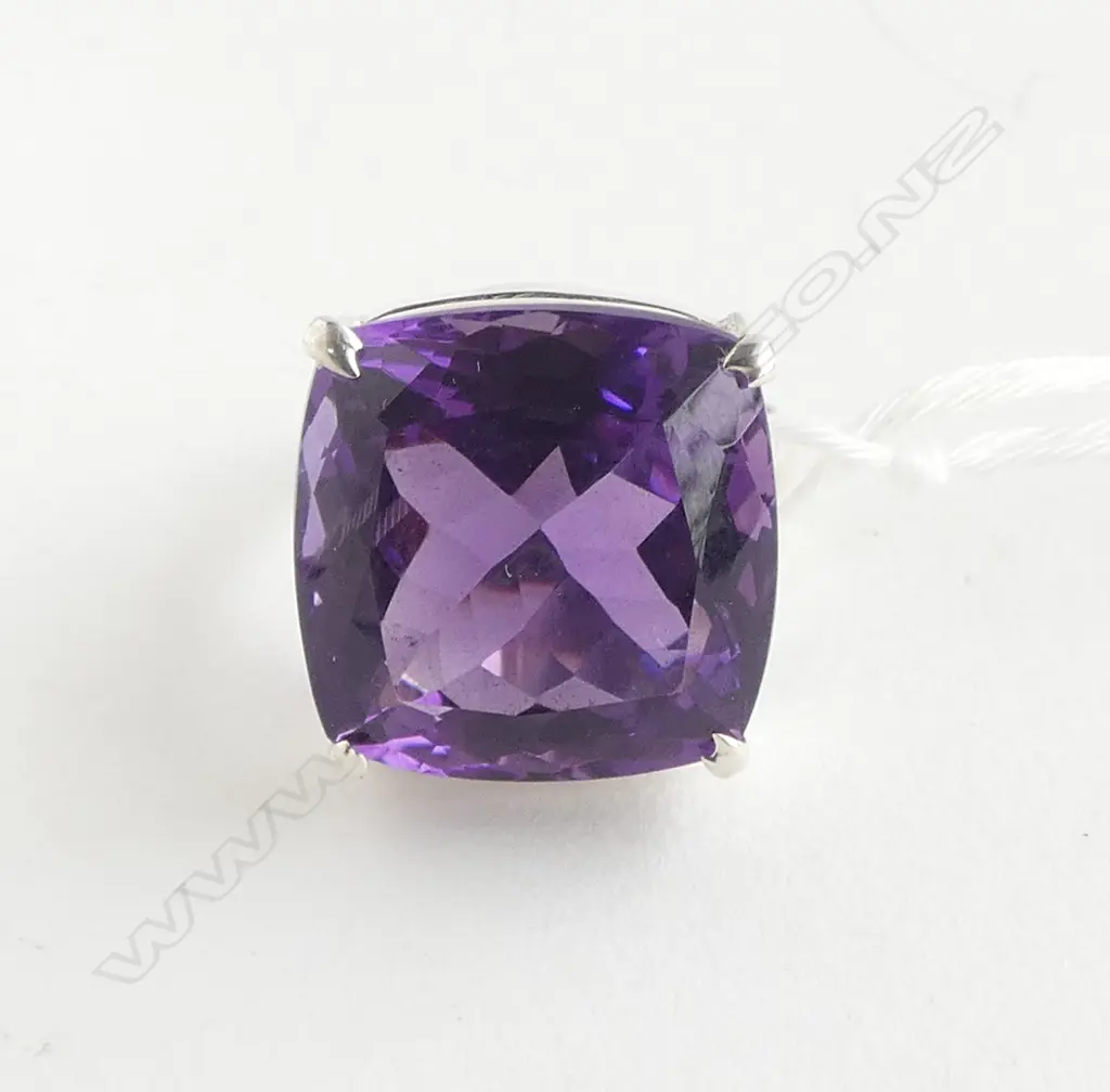 SILVER SET AMETHYST RING Image 1++