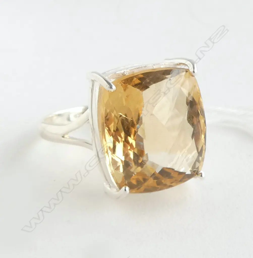 SILVER SET CITRINE RING Image 1++