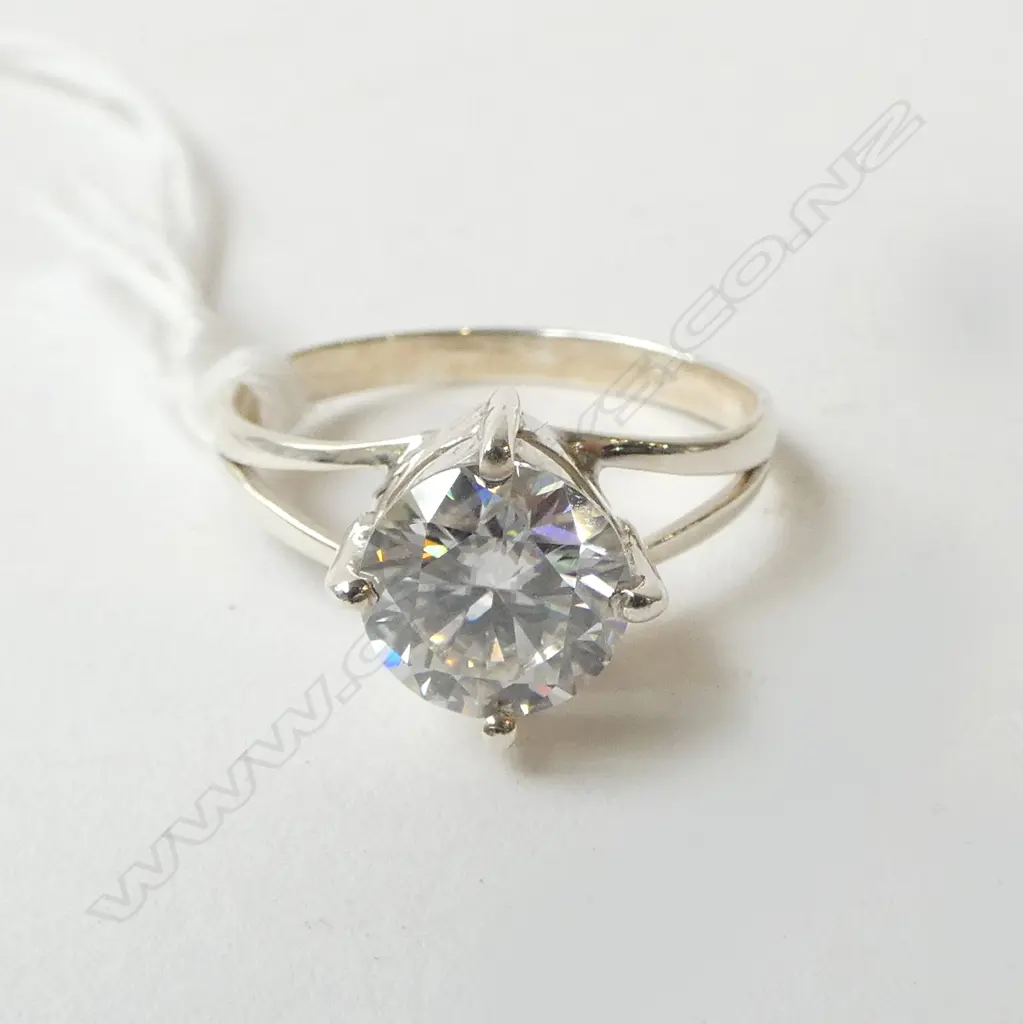 SILVER SET MOISSANITE RING with cert Image 1++