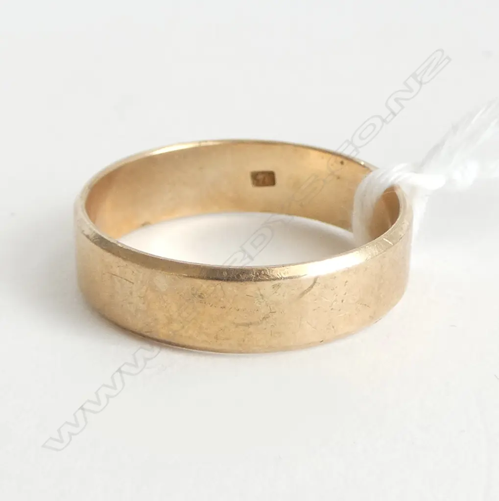 9ct WEDDING BAND 3.3gm SIZE T Image 1++