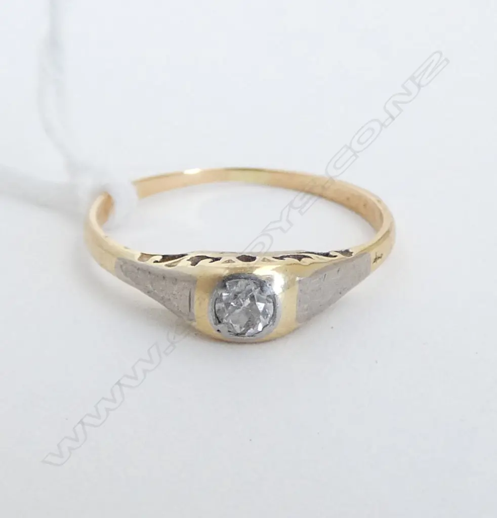 early 20thC 18ct & SOLITAIRE DIAMOND RING showing old wear 1.6gms SIZE N Image 1++
