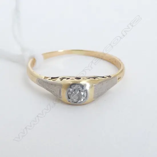 early 20thC 18ct & SOLITAIRE DIAMOND RING showing old wear 1.6gms SIZE N