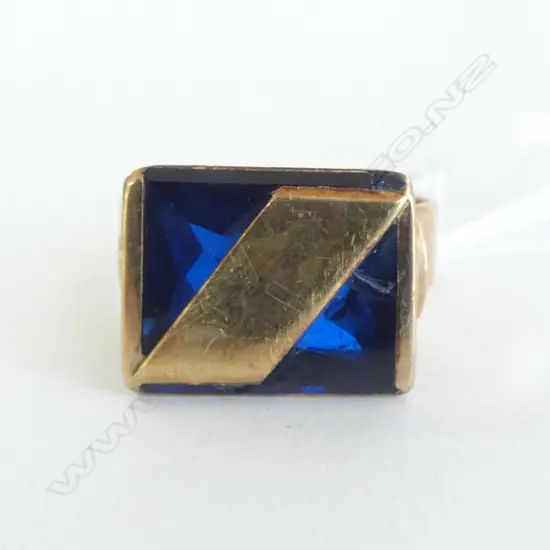 14ct GOLD cracked blue stone SIGNET RING, 8.0grms SIZE V