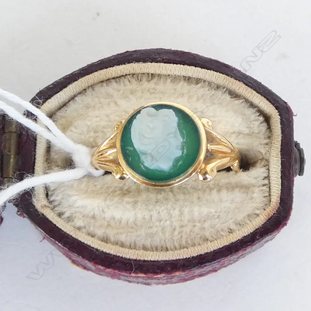 18ct GOLD ANTIQUE CAMEO GLASS? PANELLED RING 2.8gms SIZE M Image 1++