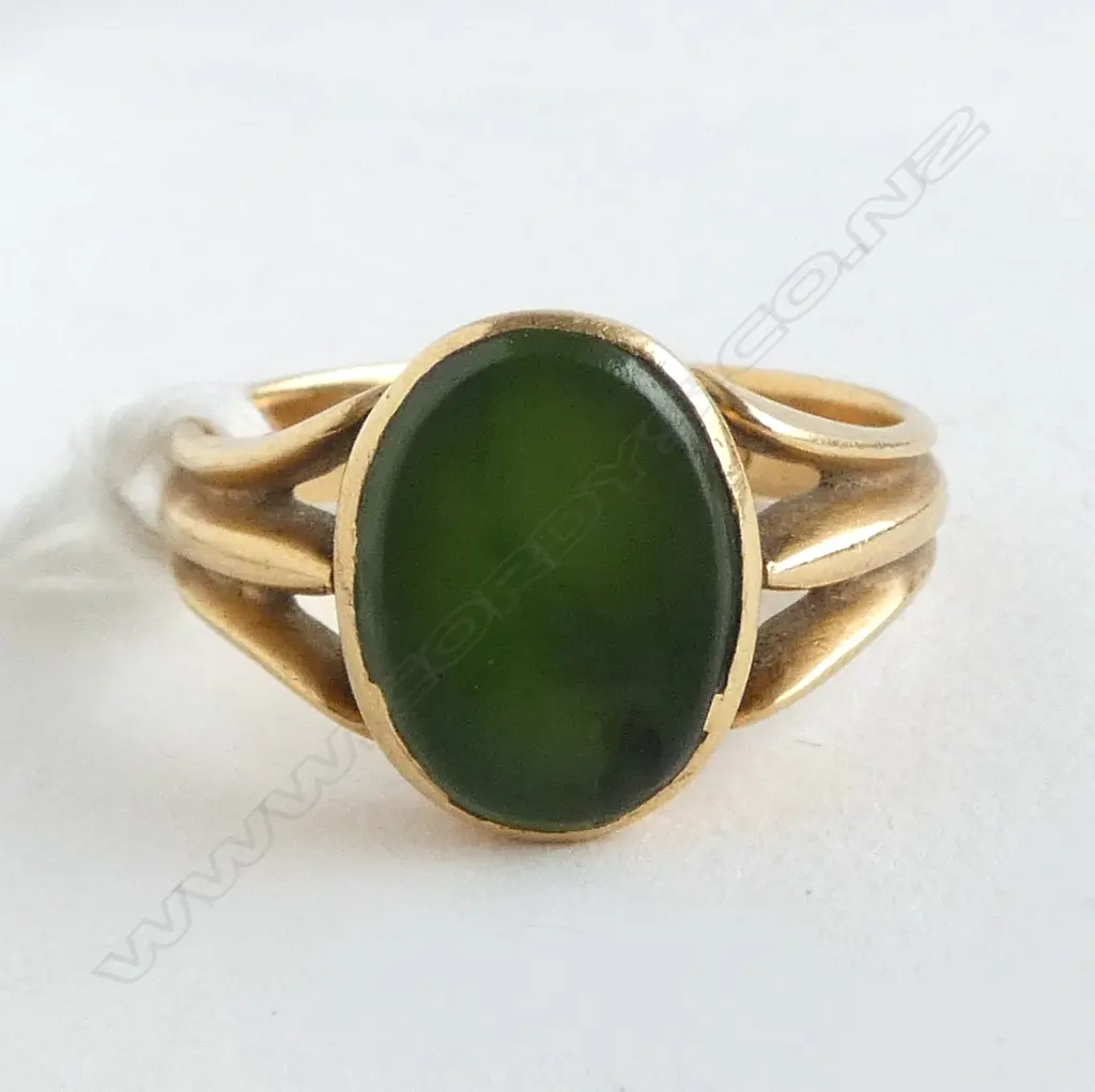 ANTIQUE 18ct GOLD & POUNAMU SIGNET RING rub to stone edge 5.8gms SIZE P Image 1++