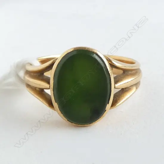 ANTIQUE 18ct GOLD & POUNAMU SIGNET RING rub to stone edge 5.8gms SIZE P
