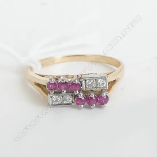 14ct GOLD RUBY & DIAMOND RING weight 1.98gms SIZE M