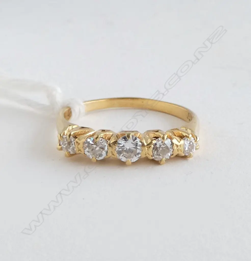 18CT FIVE STONE DIAMOND RING 2.81gm SIZE O Image 1++