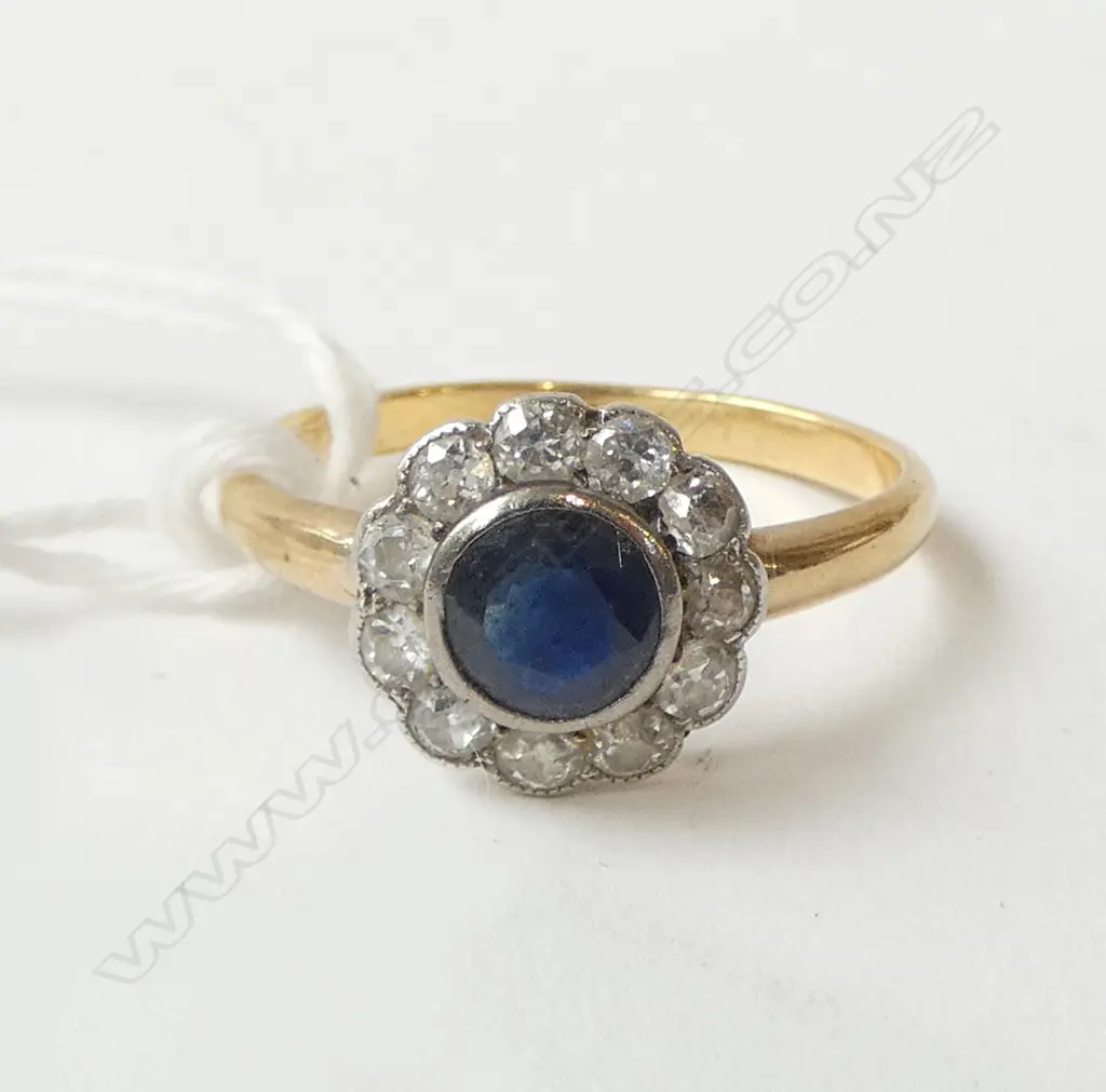 18ct GOLD SAPPHIRE & DIAMOND CLUSTER RING 3.29gms SIZE Q Image 1++
